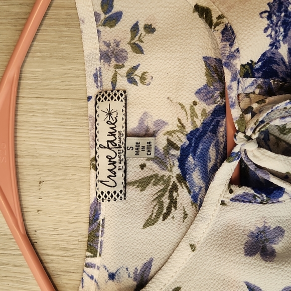 🌺 Beautiful blue-violet flower print Blouse 🌺 - Picture 2 of 4